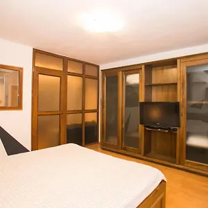 30 Бухарест