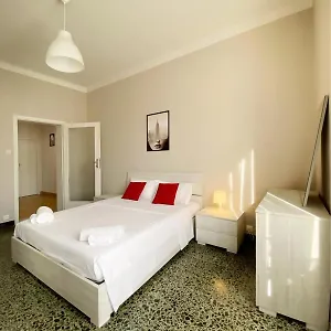 Comodo E Pratico Nel Cuore Pulsante Di Apartment
