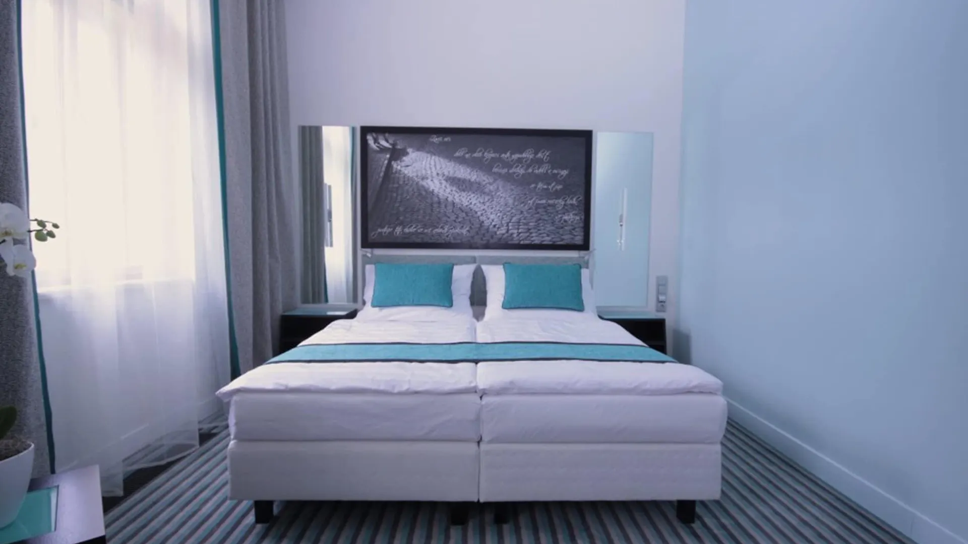 Red & Blue Design Hotel Прага
